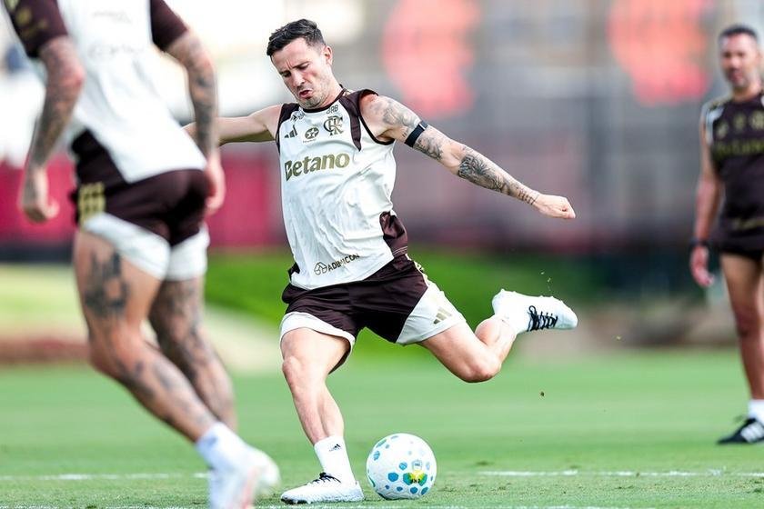 Fragilizado no meio campo, Flamengo visita Athletico após eliminação na Copa