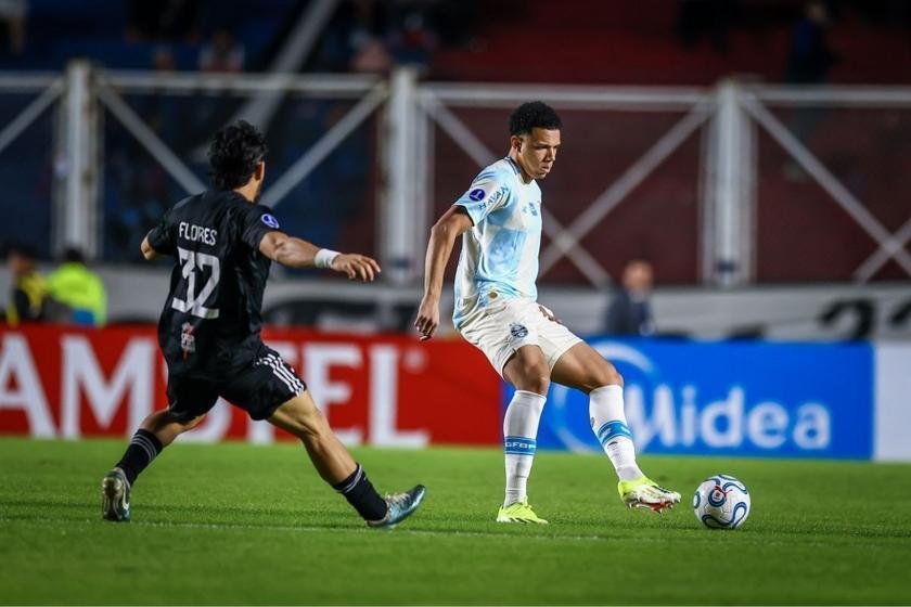Grêmio prepara mudanças estratégicas para duelo decisivo contra Flamengo no Brasileirão