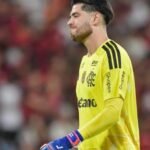 Jardim mantém confiança em Rossi apesar de falhas seguidas no gol do Flamengo