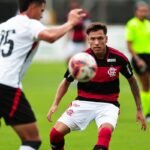 Joia argentina do Flamengo é relacionada para duelo contra Coritiba no Maracanã