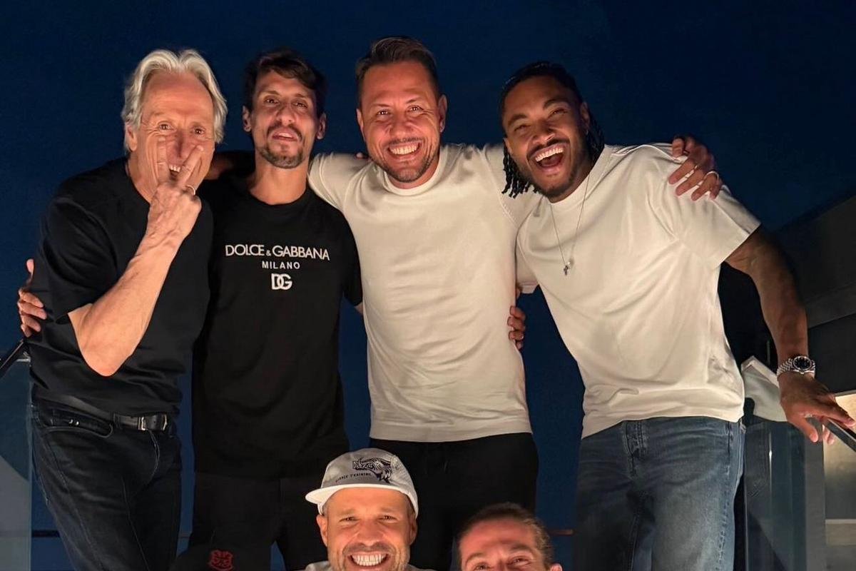 Jorge Jesus reencontra elenco de 2019 e declara sobre Flamengo: Melhor time da vida