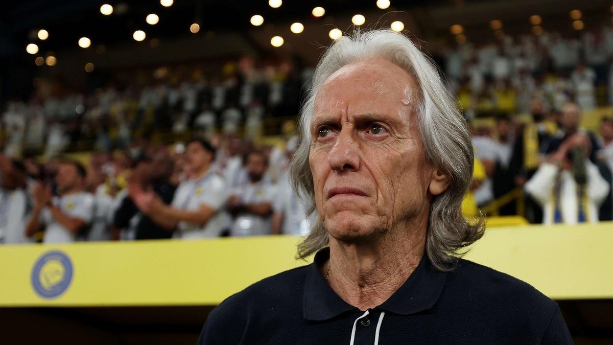 Jorge Jesus volta ao Maracanã para acompanhar partida do Flamengo durante férias no Brasil