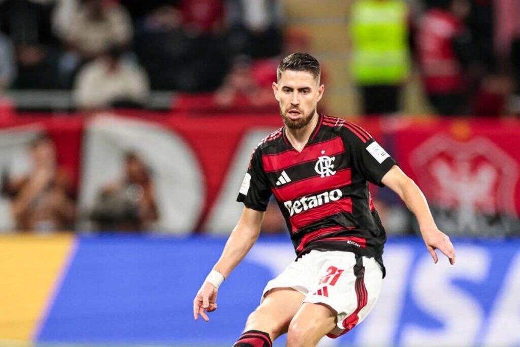 Jorginho sofre fratura no dedão e desfalca Flamengo contra o Cusco