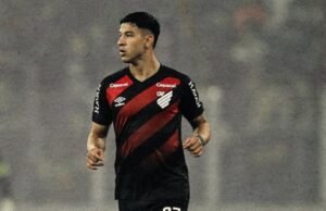 Lateral do Athletico tem suspensão reduzida e pode enfrentar o Flamengo