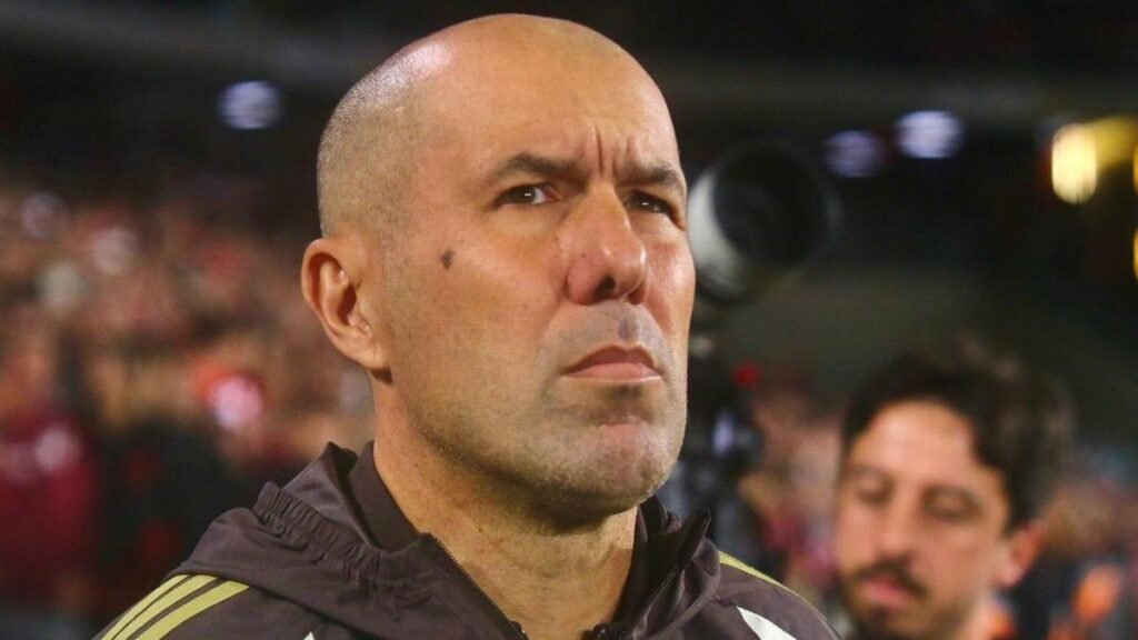 Leonardo Jardim aponta necessidade de reforços e admite envelhecimento do elenco no Flamengo