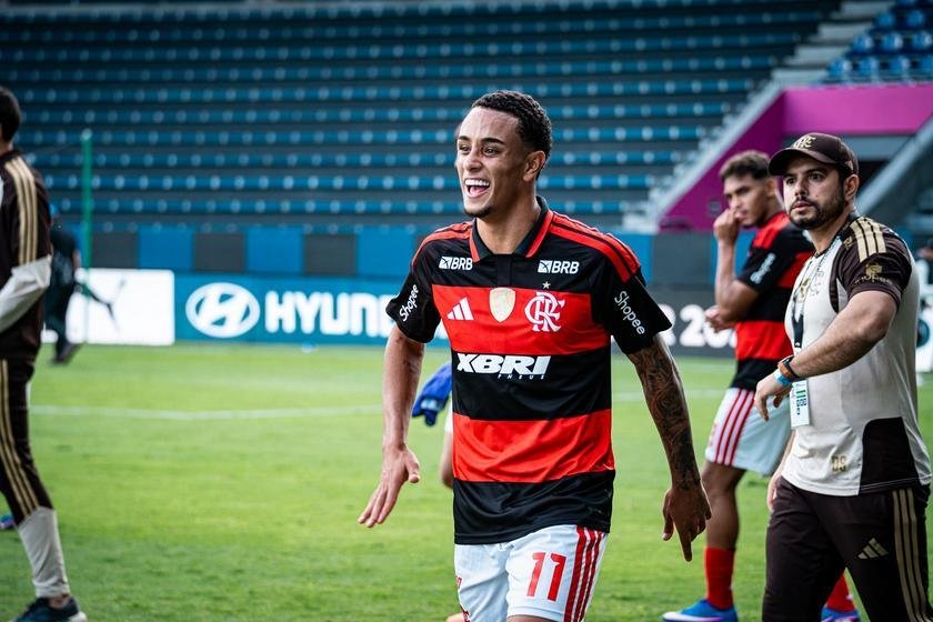 Lille supera oferta e Flamengo aceita vender Ryan Roberto em meio a impasse jurídico