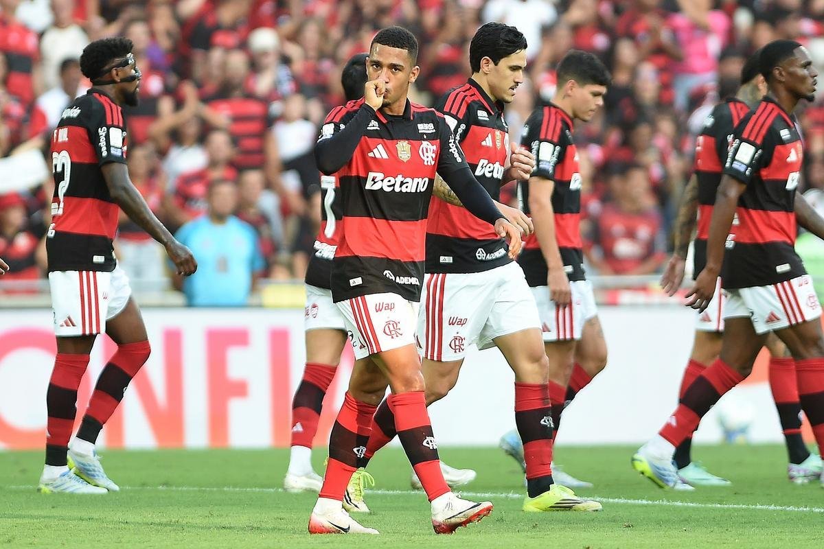 Lino celebra nova função no Flamengo e lamenta ausência na lista da Copa do Mundo