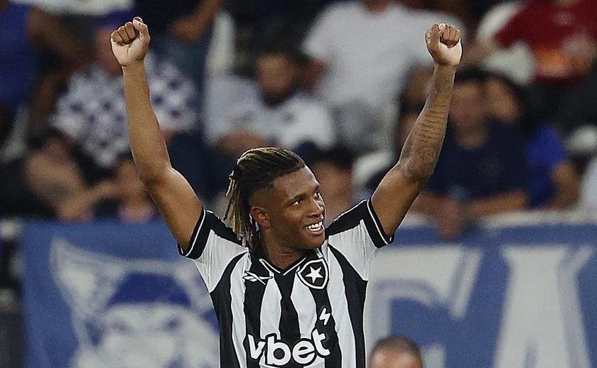 Manchester United entra na briga por Danilo e Flamengo se retira da negociação