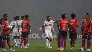Medellín Flamengo cancelado torcida colombiana provoca caos Libertadores