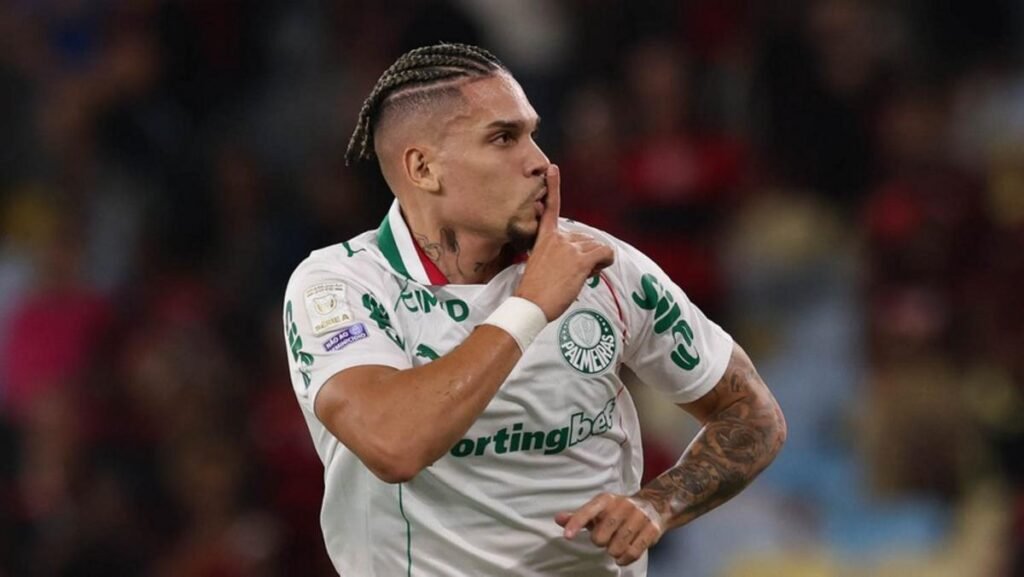 Palmeiras atropela Flamengo no Maracanã e amplia vantagem na liderança