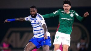 Palmeiras empata com Cruzeiro em Barueri e abre brecha para aproximação do Flamengo