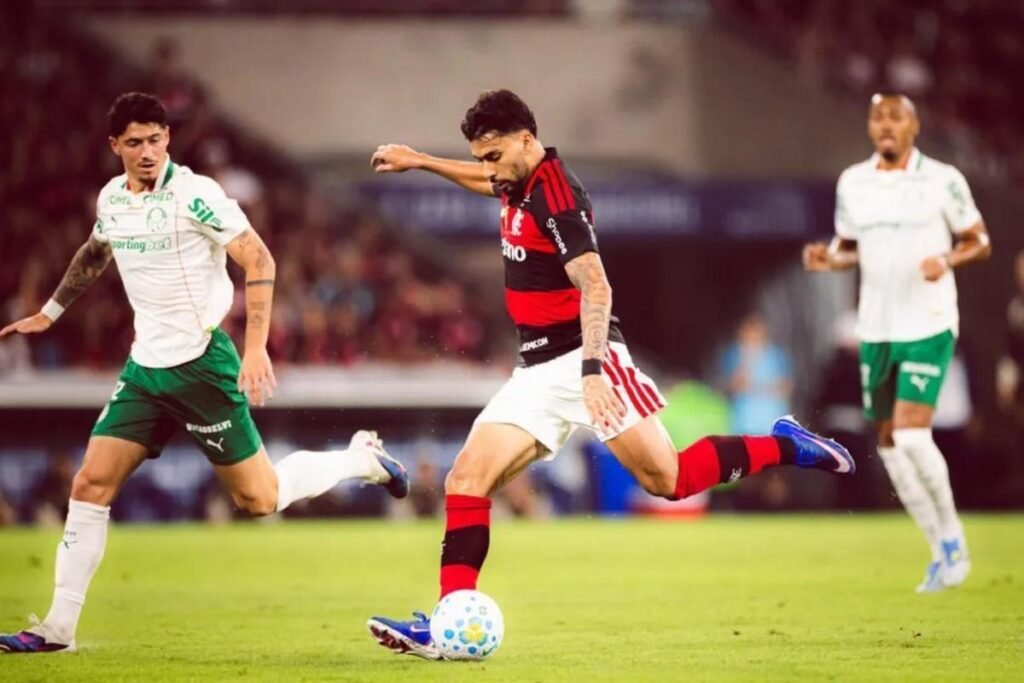 Palmeiras goleia Flamengo no Maracanã e abre sete pontos de vantagem na liderança