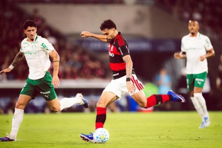 Palmeiras goleia Flamengo no Maracanã e abre sete pontos de vantagem na liderança