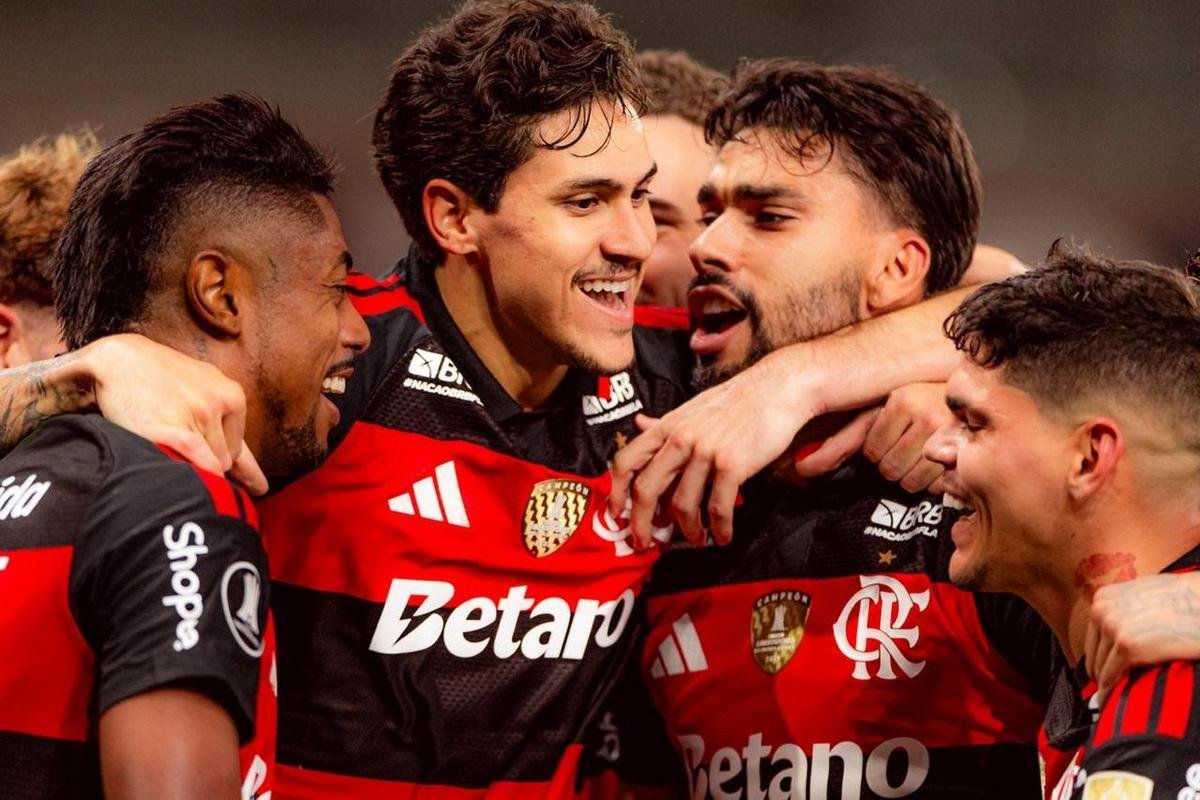 Pedro marca, Flamengo vence Estudiantes e avança às oitavas da Libertadores