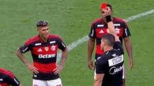 Problemas disciplinares fazem Flamengo colecionar cartões vermelhos no Brasileirão