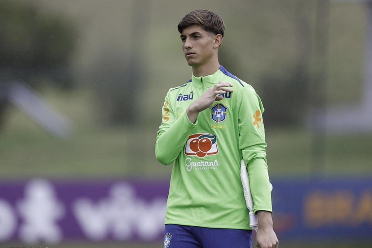 Promessa da base do Flamengo, Léo Nannetti treinará com a Seleção na Copa do Mundo