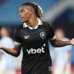 Propostas de Palmeiras e Flamengo por Danilo agitam mercado; jogador é afastado do Botafogo