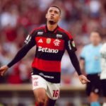 Samuel Lino comanda goleada do Flamengo sobre Coritiba no Brasileirão