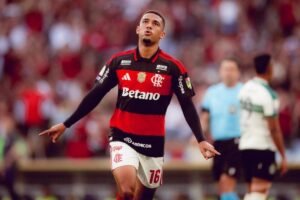 Samuel Lino comanda goleada do Flamengo sobre Coritiba no Brasileirão