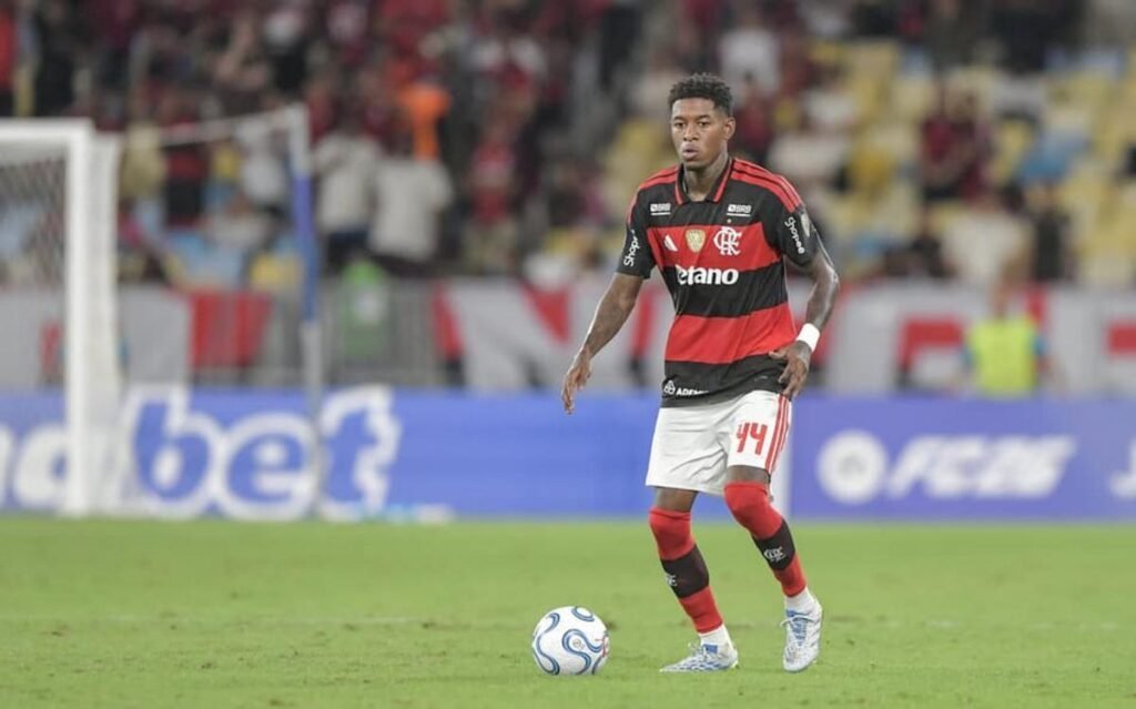 Vitão exalta campanha do Flamengo na Libertadores e confia em elenco forte