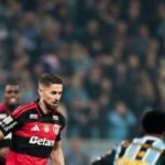 Volantes suspensos no Flamengo: dilema no meio-campo para jogo crucial