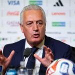 Alfaro ironiza nova regra da Fifa após expulsão de Almirón no Mundial