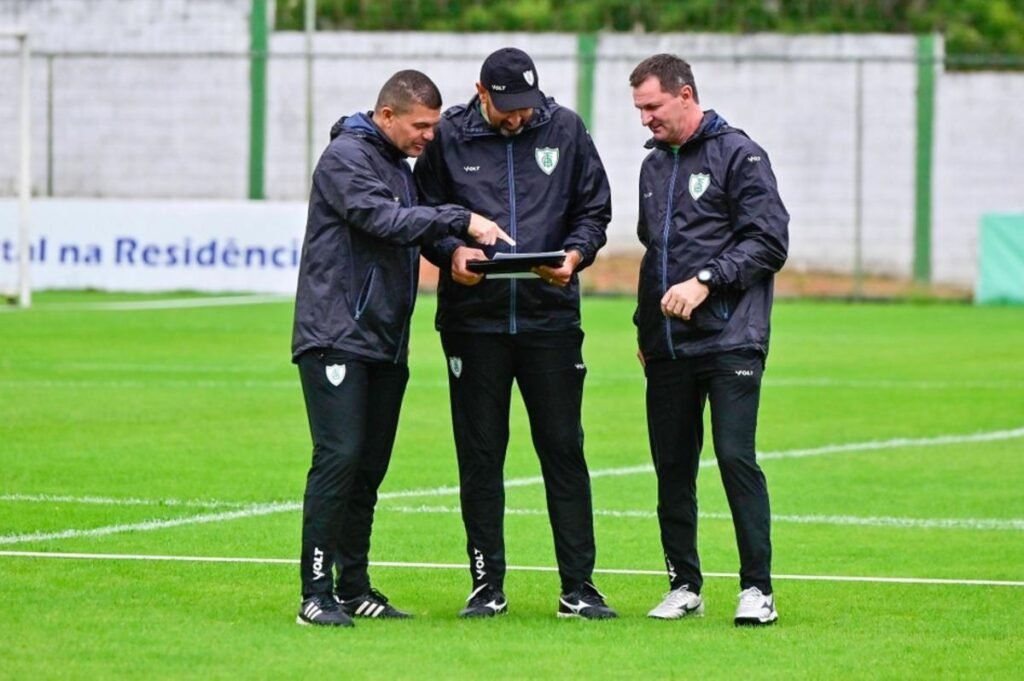 América busca reforços para Série B e encaminha zagueiro argentino