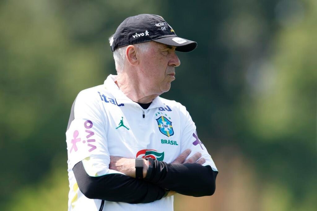 Ancelotti testa 4-2-4 e mantém mistério na escalação contra Haiti