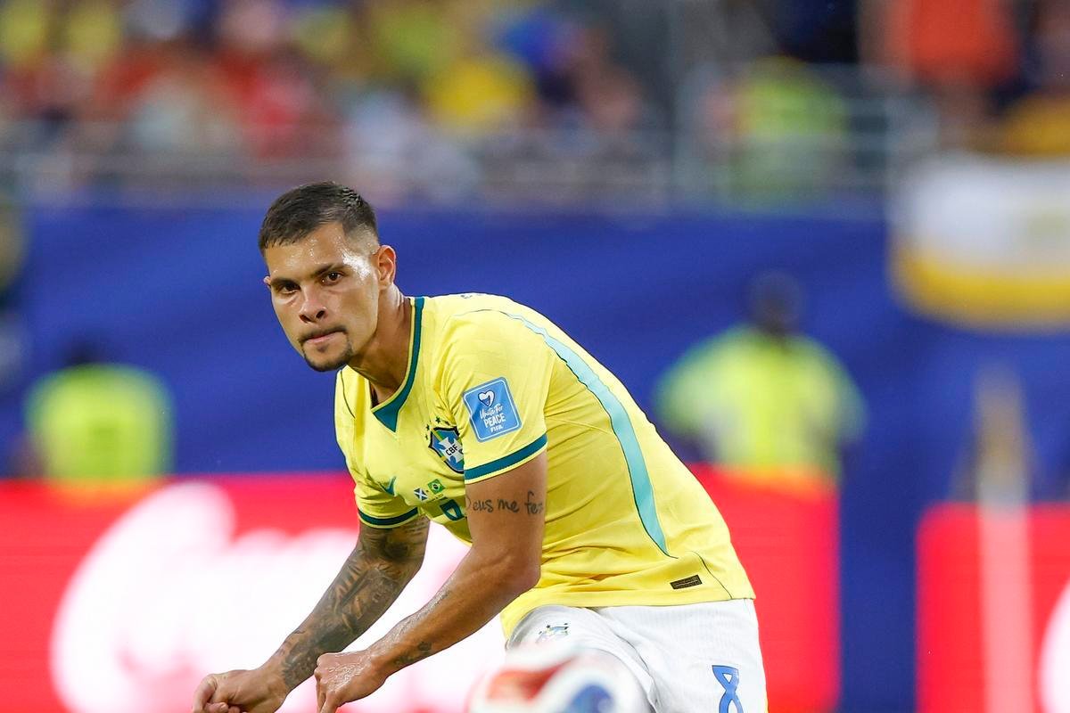 Arsenal tem proposta por Bruno Guimarães recusada mas prepara nova oferta pelo volante