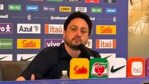Arthur Elias aponta xenofobia e desrespeito de arbitragem após derrotas da seleção feminina