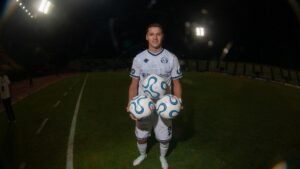 Artilheiro da Libertadores supera passado como vendedor ambulante e é convocado pelo Paraguai