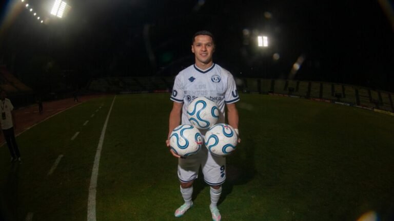 Artilheiro da Libertadores supera passado como vendedor ambulante e é convocado pelo Paraguai