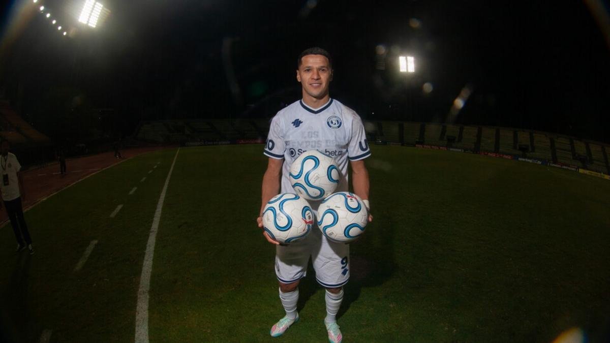 Artilheiro da Libertadores supera passado como vendedor ambulante e é convocado pelo Paraguai