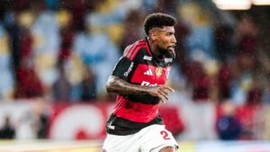 Aston Villa faz oferta de 53 milhões de reais ao Flamengo por Emerson Royal