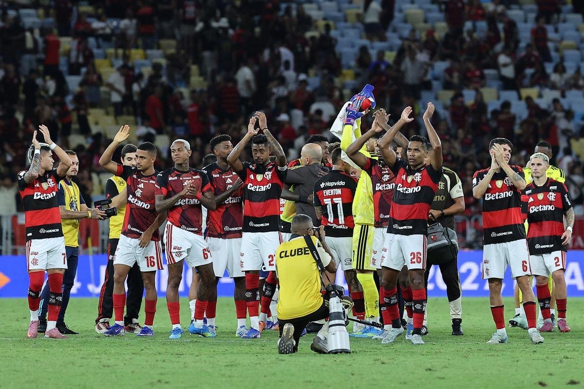 Aston Villa faz proposta de 9 milhões de euros por Emerson Royal do Flamengo