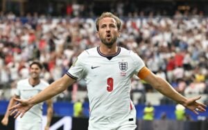 Barcelona prepara ofensiva para contratar Harry Kane após Copa do Mundo