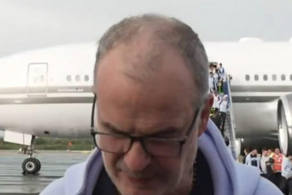 Bielsa surpreende com poucas palavras na chegada do Uruguai; vídeo viraliza