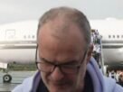 Bielsa surpreende com poucas palavras na chegada do Uruguai; vídeo viraliza