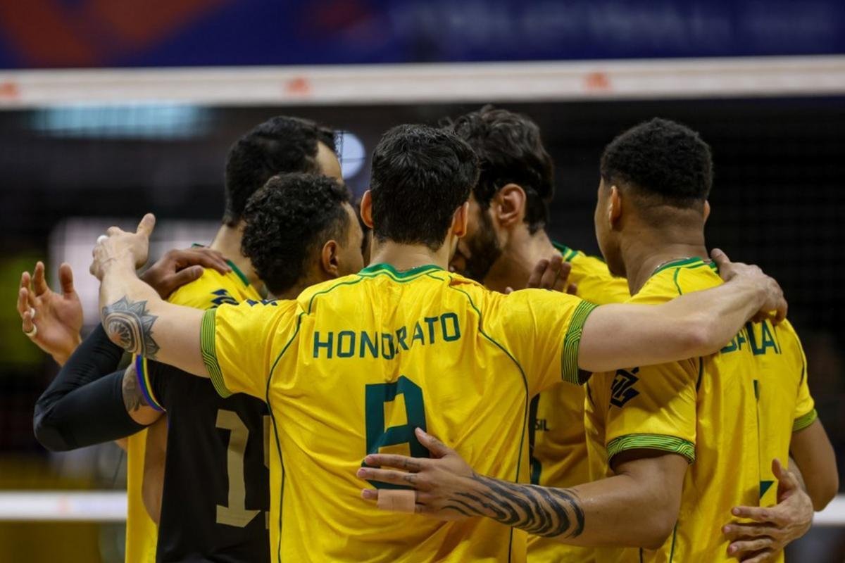 Brasil mantém invencibilidade na VNL masculina com vitória sobre a Sérvia