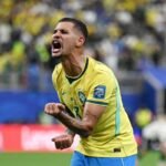 Bruno Guimarães on the pitch during Brazil's victory over Japan in the second stage of the World Cup. Photo: Annegret Hilse/Reuters