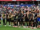 Canadá vence África do Sul com golaço no fim e avança às oitavas da Copa