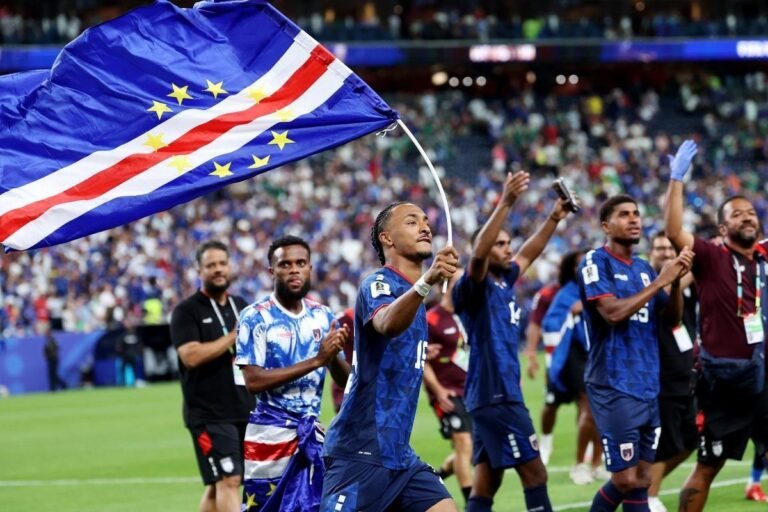 Cape Verde celebrates spot in World Cup second round — Photo: Reuters/Troy Taormina