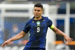 Casemiro acerta com Inter Miami para jogar ao lado de Messi na MLS, diz Romano