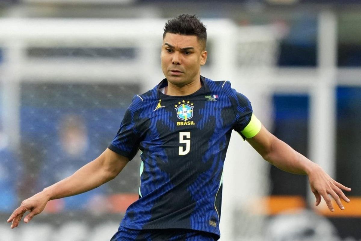 Casemiro acerta com Inter Miami para jogar ao lado de Messi na MLS, diz Romano