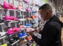 Chuteiras cor de rosa brilham na Copa do Mundo e impulsionam vendas globais