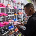 Chuteiras cor de rosa brilham na Copa do Mundo e impulsionam vendas globais