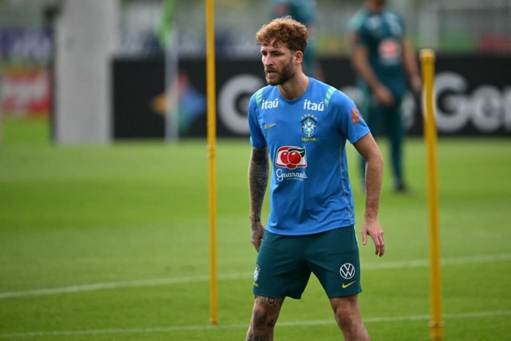 Com elenco valorizado, Flamengo busca vendas para manter base
