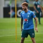 Com elenco valorizado, Flamengo busca vendas para manter base
