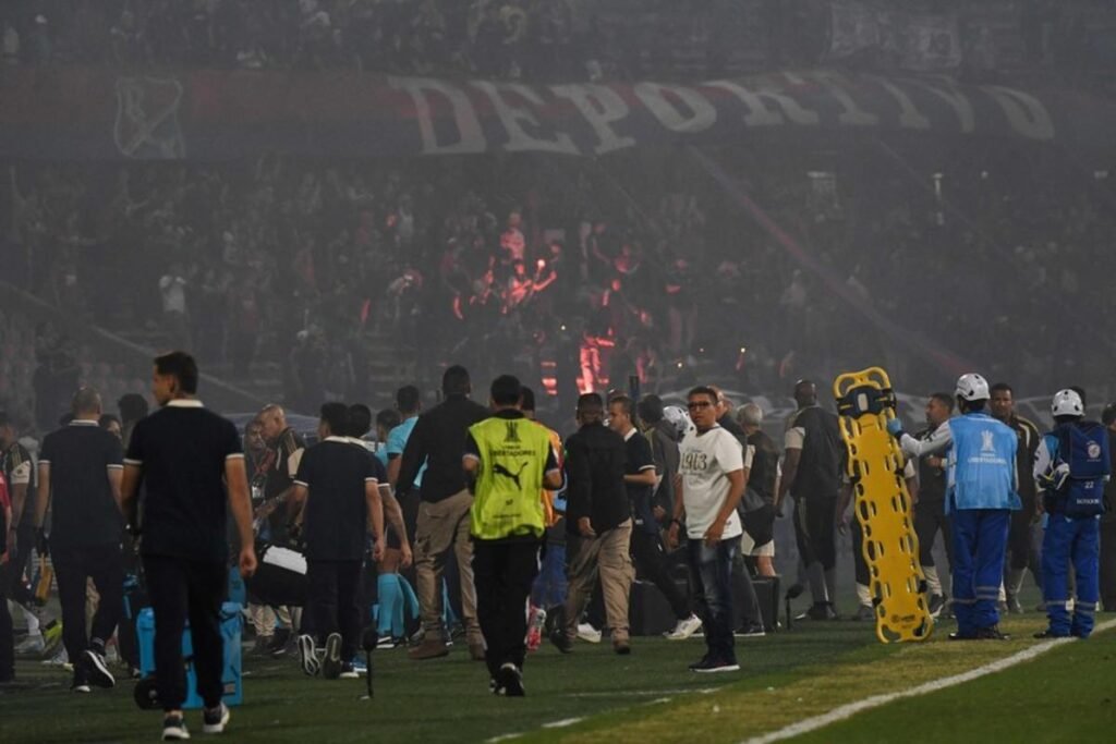 Conmebol aplica W.O. ao Flamengo após confusão da torcida do Independiente Medellín