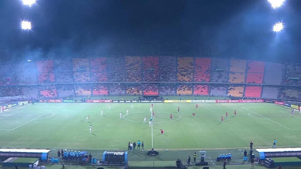 Conmebol cancela jogo entre Independiente Medellín e Flamengo após invasão de torcedores